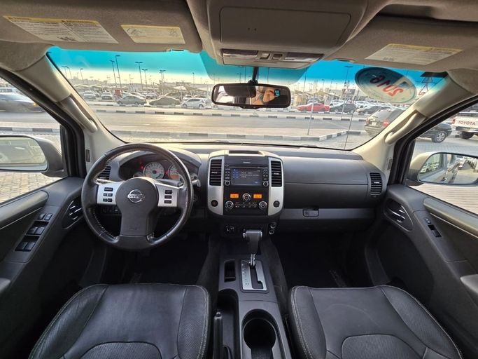 Used Nissan Frontier (Navara) II Facelift, 4.0 l, 2016 in Sharjah by Rebou Najd Used Cars, Grey color. American Specs | AUTO.AE