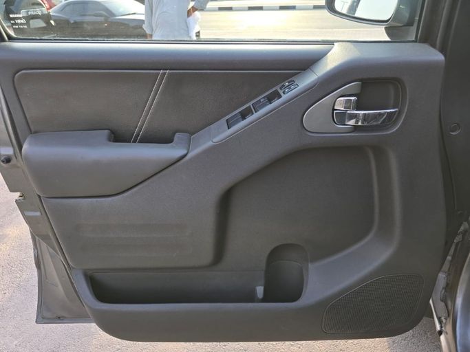 Used Nissan Frontier (Navara) II Facelift, 4.0 l, 2016 in Sharjah by Rebou Najd Used Cars, Grey color. American Specs | AUTO.AE