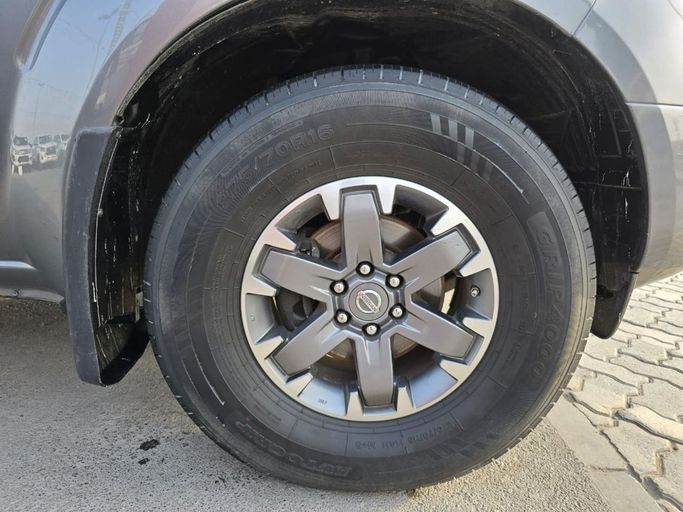 Used Nissan Frontier (Navara) II Facelift, 4.0 l, 2016 in Sharjah by Rebou Najd Used Cars, Grey color. American Specs | AUTO.AE