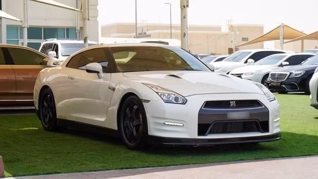 Подержанный Nissan GT-R I Рестайлинг 2, 3.8 л, 2016 в Шардже от Abo Saif Белый цвет. GCC | AUTO.AE