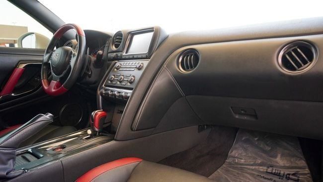 Подержанный Nissan GT-R I Рестайлинг 2, 3.8 л, 2016 в Шардже от Abo Saif Белый цвет. GCC | AUTO.AE