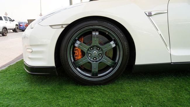 Подержанный Nissan GT-R I Рестайлинг 2, 3.8 л, 2016 в Шардже от Abo Saif Белый цвет. GCC | AUTO.AE