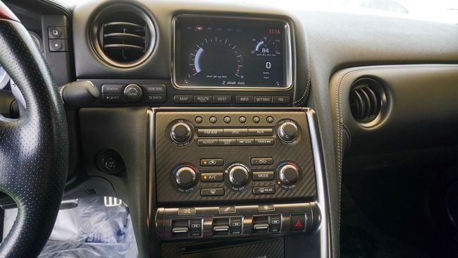 Подержанный Nissan GT-R I Рестайлинг 2, 3.8 л, 2016 в Шардже от Abo Saif Белый цвет. GCC | AUTO.AE