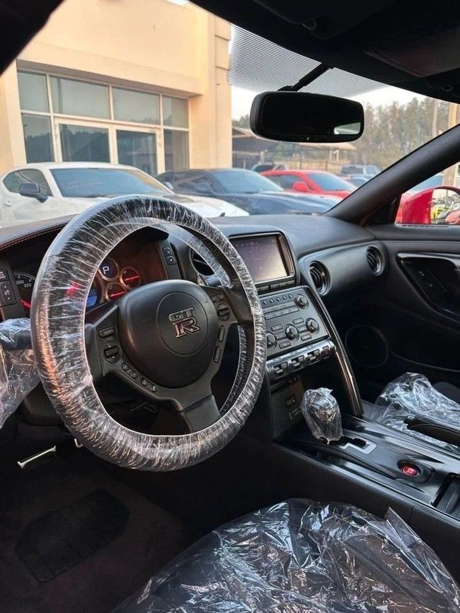 Used Nissan GT-R I Facelift 2, 3.8 l, 2015 in Sharjah by Noor Al Seyoh Used Cars, Red color. American Specs | AUTO.AE