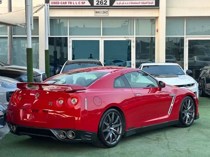 Used Nissan GT-R I Facelift 2, 3.8 l, 2015 in Sharjah by Noor Al Seyoh Used Cars, Red color. American Specs | AUTO.AE