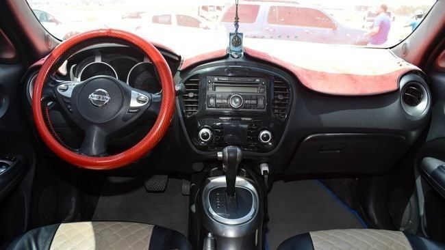 Подержанный Nissan Juke I Рестайлинг, 1.6 л, 2014 в Шардже от Alnujoom Al Malakiah Used Cars Серебристый цвет. GCC | AUTO.AE