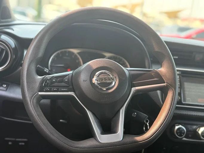 Подержанный Nissan Kicks I, 1.6 л, 2018 в Шардже от Al Muhtaref Used Cars Красный цвет. GCC | AUTO.AE