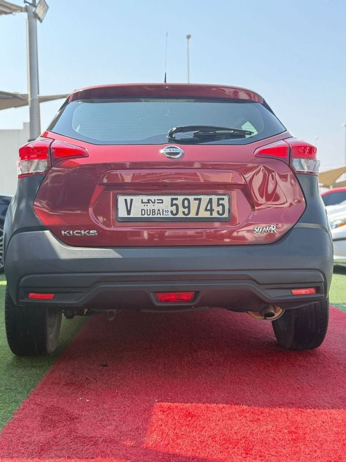 Подержанный Nissan Kicks I, 1.6 л, 2018 в Шардже Тёмно-бордовый цвет. GCC | AUTO.AE