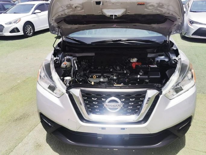 Used Nissan Kicks I, 1.6 l, 2020 in Sharjah by Tabarak Used Cars, Silver color. American Specs | AUTO.AE