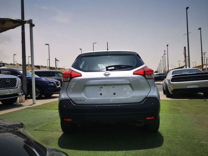 Used Nissan Kicks I, 1.6 l, 2020 in Sharjah by Tabarak Used Cars, Silver color. American Specs | AUTO.AE
