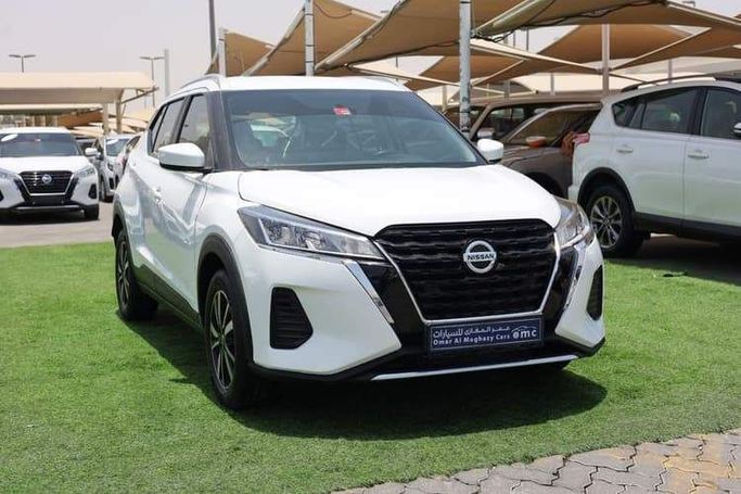 Подержанный Nissan Kicks I Рестайлинг, 1.6 л, 2022 в Шардже от OMC Used Cars Белый цвет. GCC | AUTO.AE