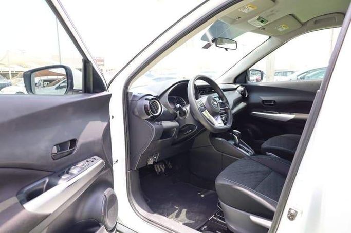 Подержанный Nissan Kicks I Рестайлинг, 1.6 л, 2022 в Шардже от OMC Used Cars Белый цвет. GCC | AUTO.AE