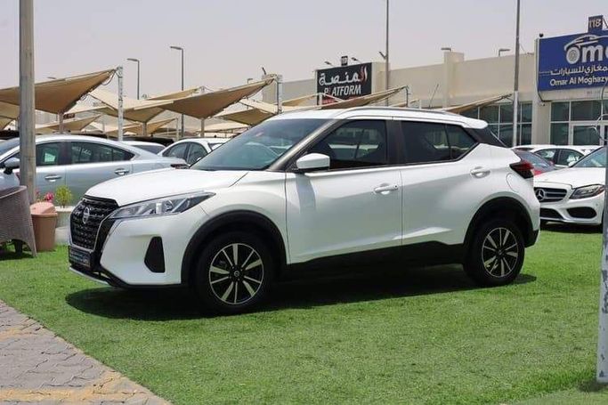 Подержанный Nissan Kicks I Рестайлинг, 1.6 л, 2022 в Шардже от OMC Used Cars Белый цвет. GCC | AUTO.AE