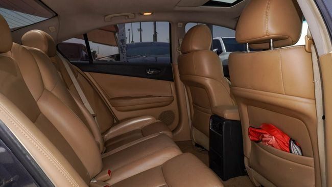 Подержанный Nissan Maxima VII (A35), 3.5 л, 2010 в Шардже от Alnujoom Al Malakiah Used Cars Серый цвет. GCC | AUTO.AE