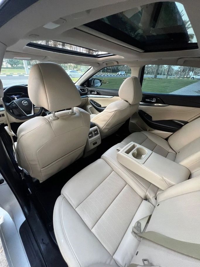 Подержанный Nissan Maxima VIII (A36) Рестайлинг, 3.5 л, 2019 в Шардже от Titanium Used Cars Серебристый цвет. GCC | AUTO.AE