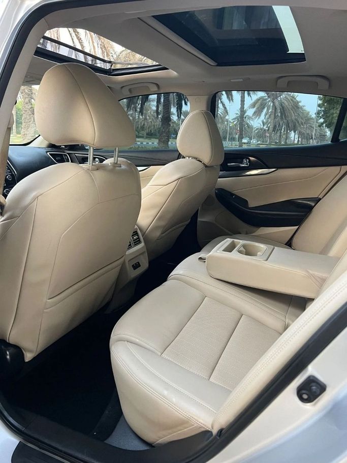 Подержанный Nissan Maxima VIII (A36) Рестайлинг, 3.5 л, 2019 в Шардже от Titanium Used Cars Серебристый цвет. GCC | AUTO.AE