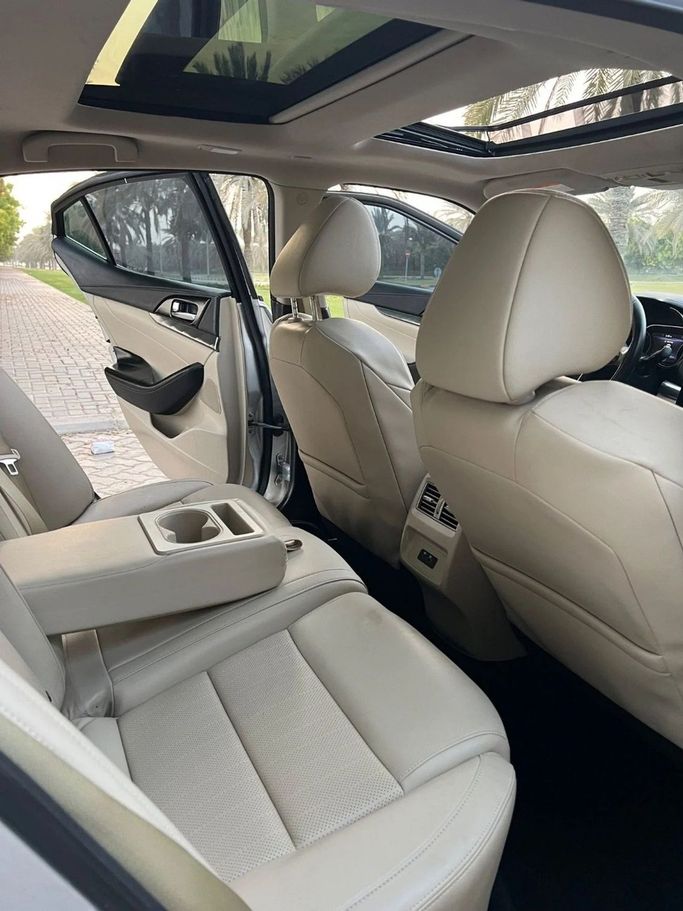 Подержанный Nissan Maxima VIII (A36) Рестайлинг, 3.5 л, 2019 в Шардже от Titanium Used Cars Серебристый цвет. GCC | AUTO.AE