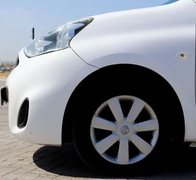 Подержанный Nissan Micra V, 1.0 л, 2020 в Шардже от Al Sayed Khamis Used Auto Trading Белый цвет. GCC | AUTO.AE