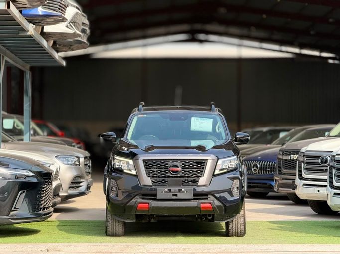 مستعملة Nissan Navara (Frontier) IV (D23) عملية شد الوجه, 2.5 l, 2022 في في الإمارات, الشارقة من Luluat Al Khan Used Auto spare Parts، اللون أسود. المواصفات الأسترالية | AUTO.AE | إعلان #274721