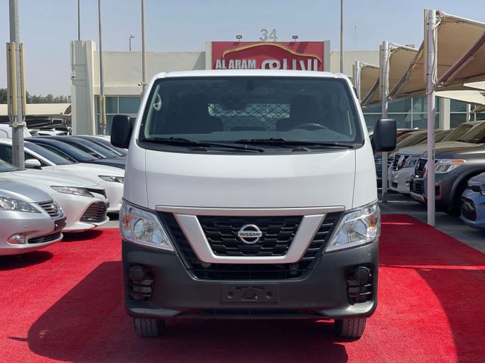 Подержанный Nissan NV350 Caravan I Рестайлинг, 2.5 л, 2022 в Шардже от Al Aram Cars Белый цвет. GCC | AUTO.AE