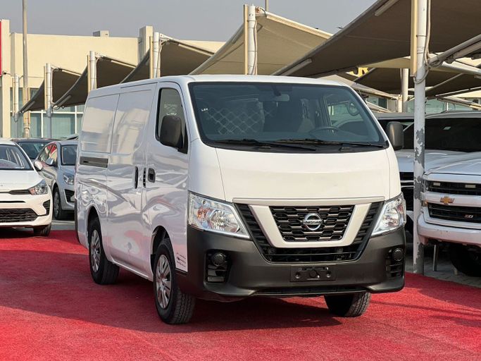 Подержанный Nissan NV350 Caravan I Рестайлинг, 2.0 л, 2022 в Шардже от Al Aram Cars Белый цвет. GCC | AUTO.AE