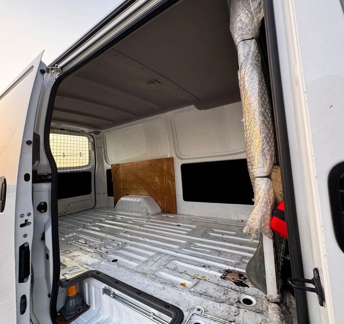 Подержанный Nissan NV350 Caravan I Рестайлинг, 2.5 л, 2021 в Шардже от Al Sayed Khamis Used Auto Trading Белый цвет. GCC | AUTO.AE
