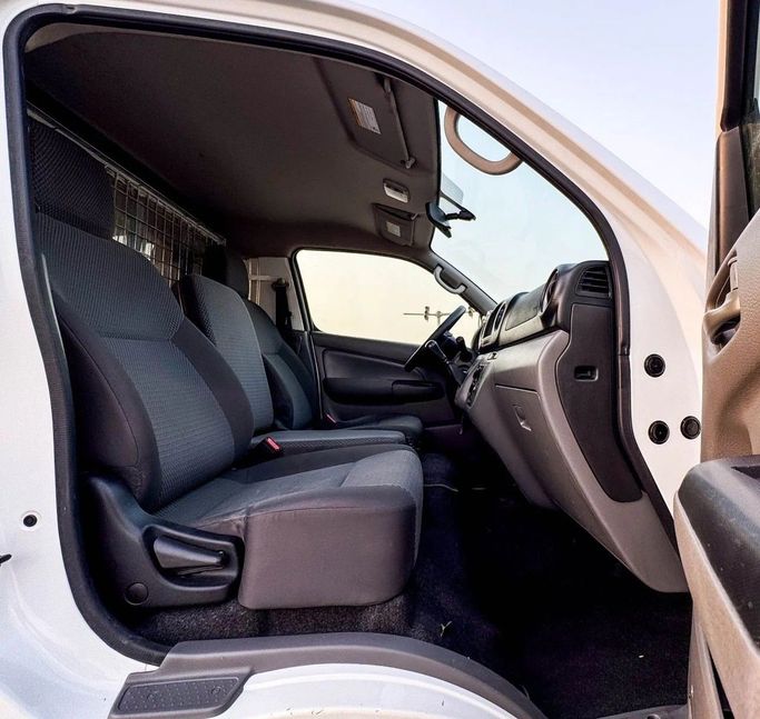 Подержанный Nissan NV350 Caravan I Рестайлинг, 2.5 л, 2021 в Шардже от Al Sayed Khamis Used Auto Trading Белый цвет. GCC | AUTO.AE