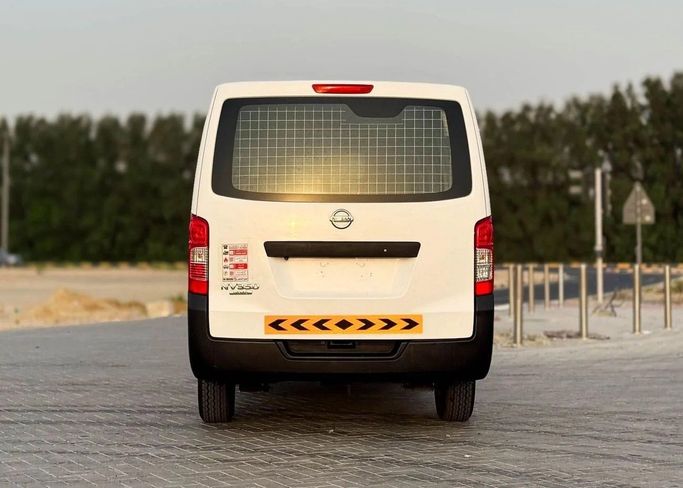 Подержанный Nissan NV350 Caravan I Рестайлинг, 2.5 л, 2021 в Шардже от Al Sayed Khamis Used Auto Trading Белый цвет. GCC | AUTO.AE