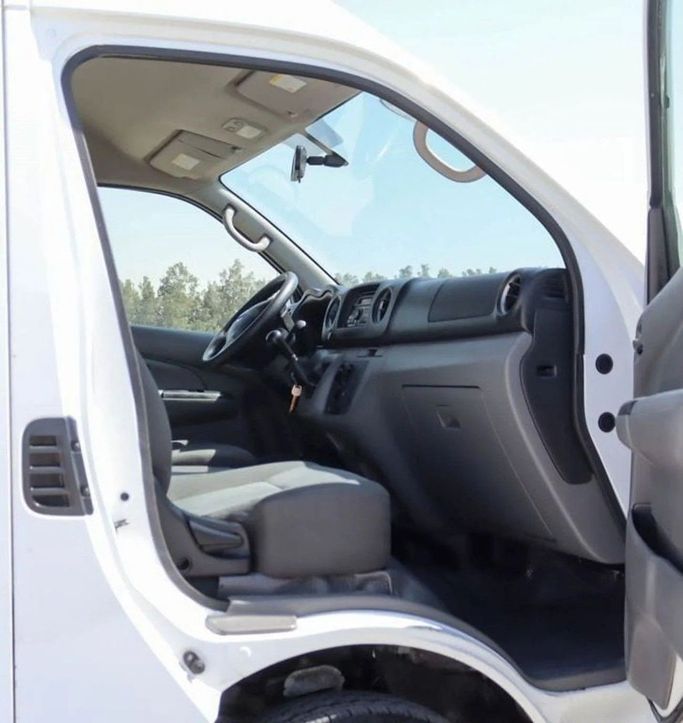 Подержанный Nissan NV350 Caravan I Рестайлинг, 2.5 л, 2020 в Шардже от Al Sayed Khamis Used Auto Trading Белый цвет. GCC | AUTO.AE