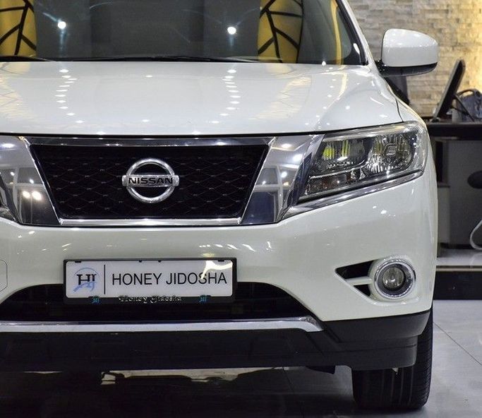 Used Nissan Pathfinder IV, 3.5 l, 2015 in Sharjah by Honey Gidosha Used Cars Tr., White color.  | AUTO.AE