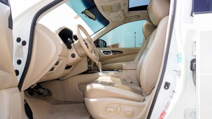 Used Nissan Pathfinder IV, 3.5 l, 2015 in Sharjah by Alsaadi Motors, White color. Other | AUTO.AE