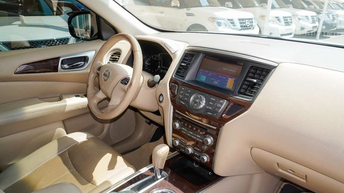 Used Nissan Pathfinder IV, 3.5 l, 2015 in Sharjah by Alsaadi Motors, White color. Other | AUTO.AE
