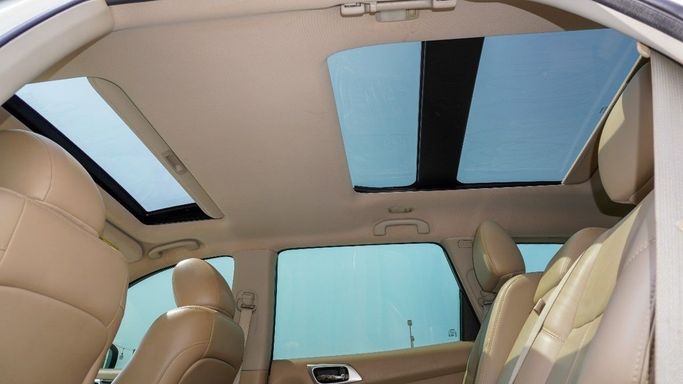 Used Nissan Pathfinder IV, 3.5 l, 2015 in Sharjah by Alsaadi Motors, White color. Other | AUTO.AE