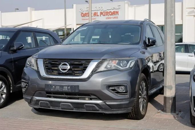 Used Nissan Pathfinder IV Facelift, 3.5 l, 2020 in Sharjah by Qasr Al Furqan Used Cars, Grey color. GCC Specs | AUTO.AE