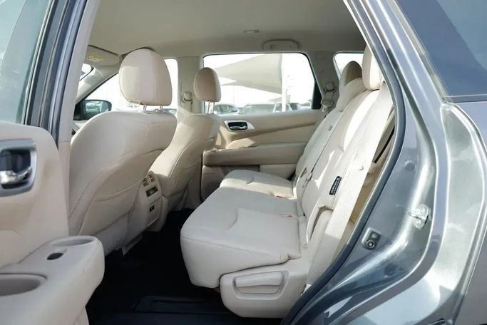 Used Nissan Pathfinder IV Facelift, 3.5 l, 2020 in Sharjah by Qasr Al Furqan Used Cars, Grey color. GCC Specs | AUTO.AE