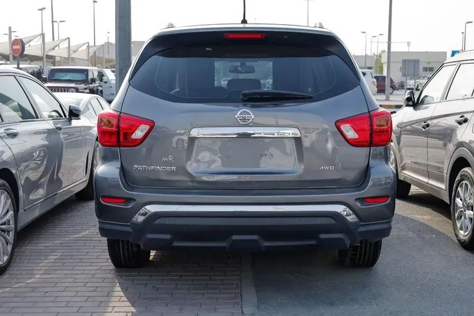 Used Nissan Pathfinder IV Facelift, 3.5 l, 2020 in Sharjah by Qasr Al Furqan Used Cars, Grey color. GCC Specs | AUTO.AE