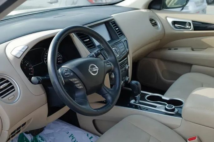 Used Nissan Pathfinder IV Facelift, 3.5 l, 2020 in Sharjah by Qasr Al Furqan Used Cars, Grey color. GCC Specs | AUTO.AE