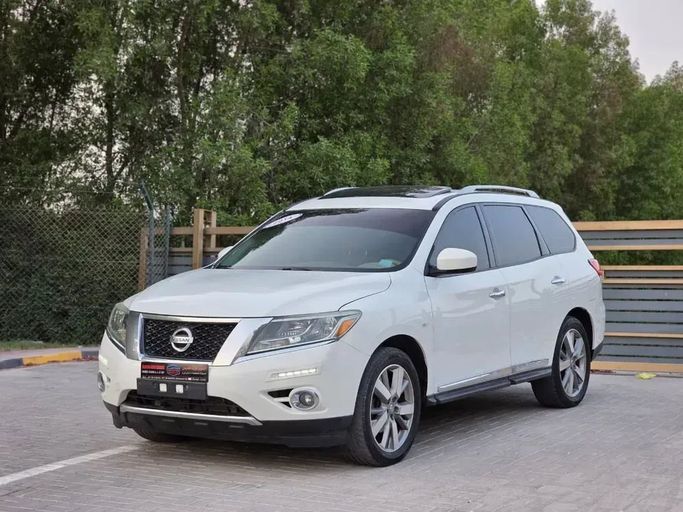 Подержанный Nissan Pathfinder III Рестайлинг, 4.0 л, 2014 в Шардже от Al Sayed Ezzat Khamis Белый цвет. Other | AUTO.AE