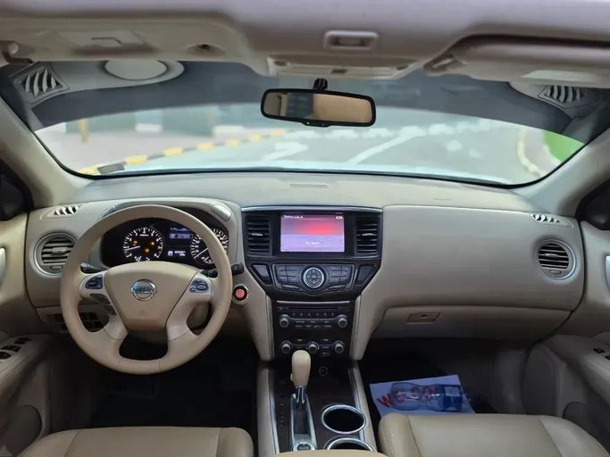 Подержанный Nissan Pathfinder III Рестайлинг, 4.0 л, 2014 в Шардже от Al Sayed Ezzat Khamis Белый цвет. Other | AUTO.AE