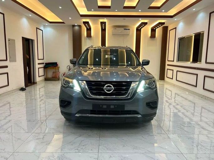 Подержанный Nissan Pathfinder IV Рестайлинг, 3.5 л, 2018 в Шардже от Alzawraq Alazrak Серебристый цвет. GCC | AUTO.AE