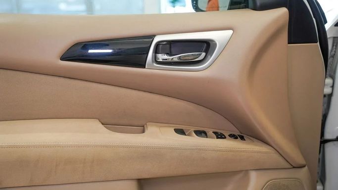 Подержанный Nissan Pathfinder IV, 3.5 л, 2016 в Шардже от Alsalama Motors Белый цвет. GCC | AUTO.AE