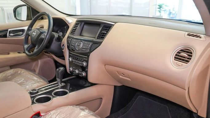 Подержанный Nissan Pathfinder IV, 3.5 л, 2016 в Шардже от Alsalama Motors Белый цвет. GCC | AUTO.AE