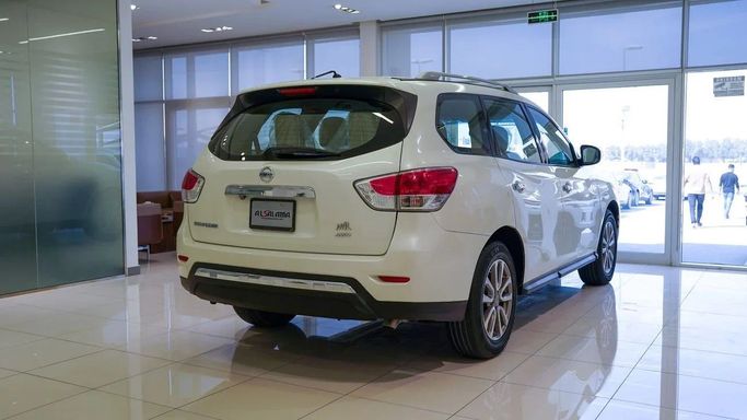 Подержанный Nissan Pathfinder IV, 3.5 л, 2016 в Шардже от Alsalama Motors Белый цвет. GCC | AUTO.AE