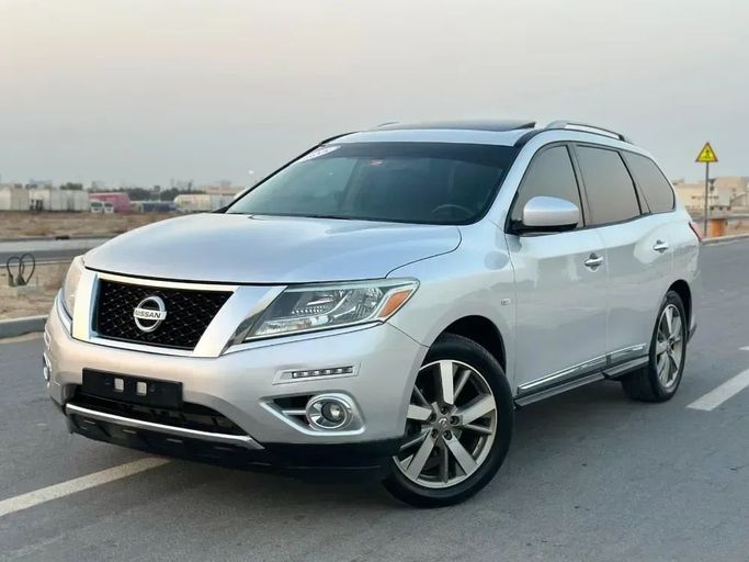 Подержанный Nissan Pathfinder IV, 3.5 л, 2014 в Шардже от Al Sayed Ezzat Khamis Серебристый цвет. Other | AUTO.AE