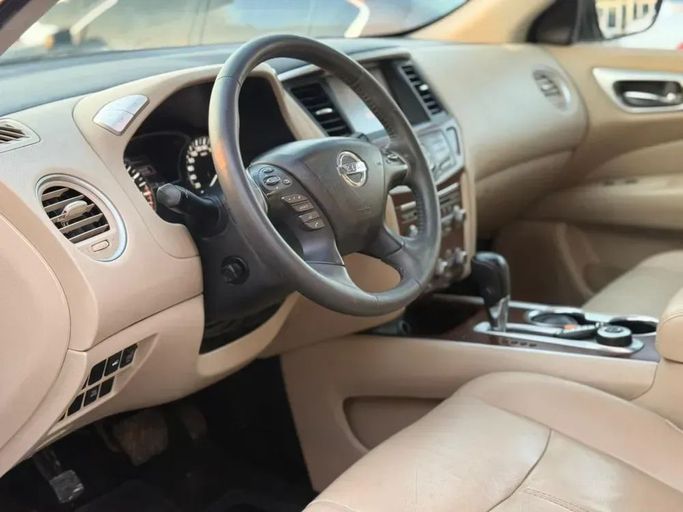 Подержанный Nissan Pathfinder IV Рестайлинг, 3.5 л, 2018 в Шардже от Al Sayed Ezzat Khamis Белый цвет. Other | AUTO.AE
