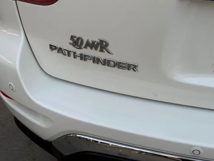 Подержанный Nissan Pathfinder IV Рестайлинг, 3.5 л, 2018 в Шардже от Al Sayed Ezzat Khamis Белый цвет. Other | AUTO.AE