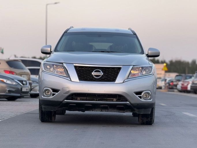 Used Nissan Pathfinder IV Facelift, 3.5 l, 2016 in Sharjah by Najmat Almajarah Motors, Grey color. American Specs | AUTO.AE