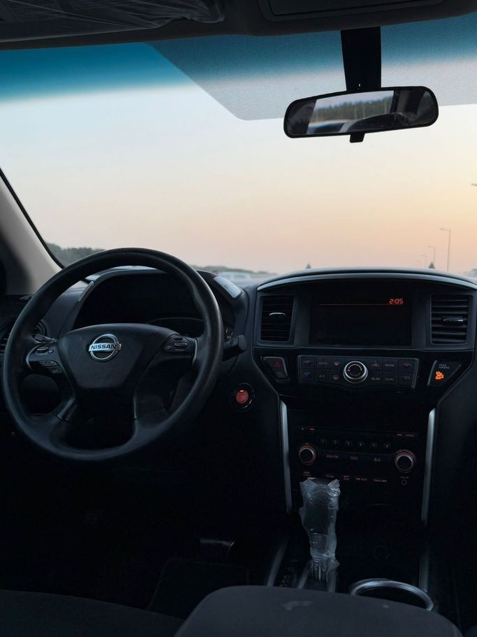 Used Nissan Pathfinder IV Facelift, 3.5 l, 2016 in Sharjah by Najmat Almajarah Motors, Grey color. American Specs | AUTO.AE