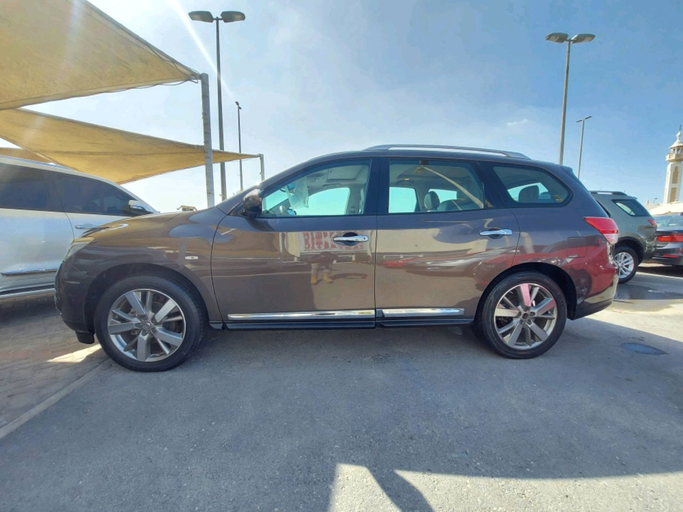 Used Nissan Pathfinder IV, 3.5 l, 2015 in Sharjah by Fantastic Used Cars, Black color. GCC Specs | AUTO.AE