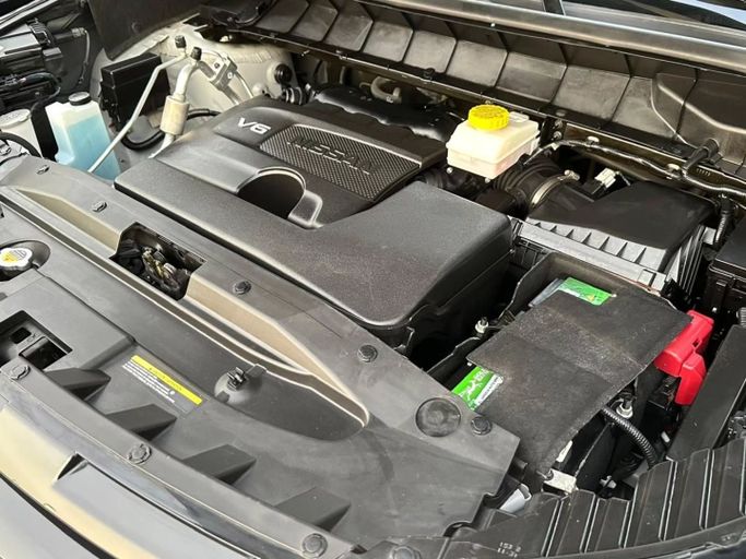 Подержанный Nissan Pathfinder V, 3.5 л, 2022 в Шардже от Al Nukhba Al Malakyah Used Cars Серый цвет. Американская | AUTO.AE